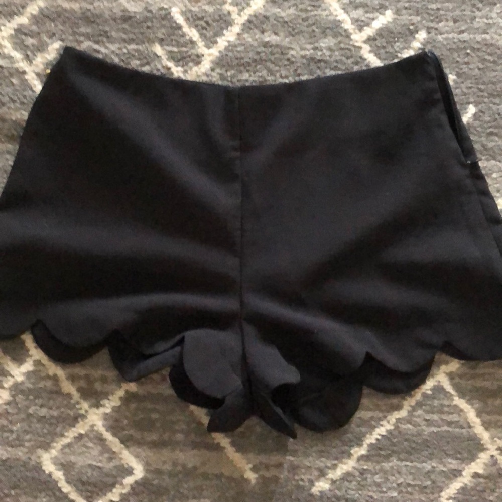 Black scallop detail fashion shorts